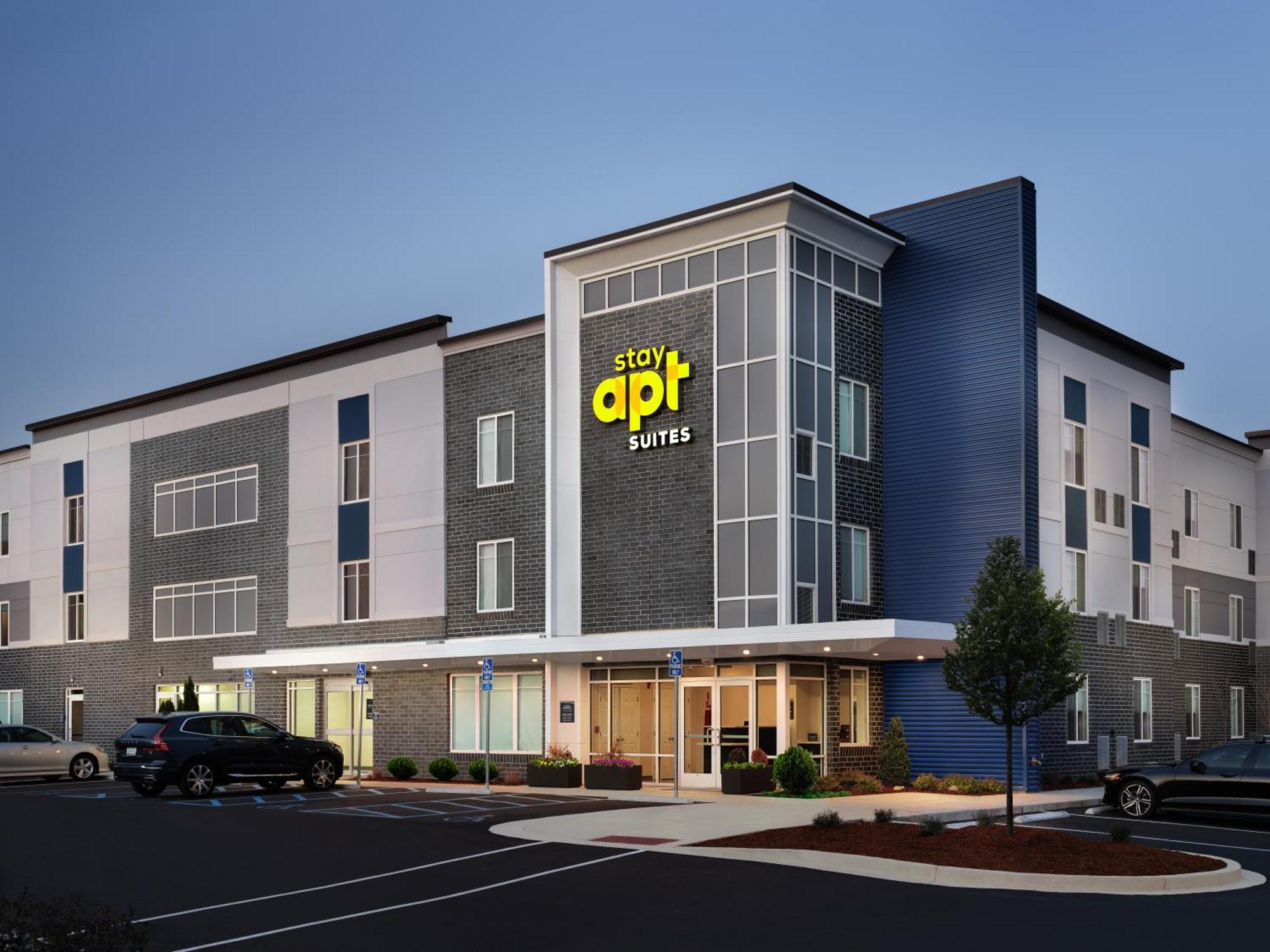 Stayapt Suites Columbus-Fort Benning Bagian luar foto